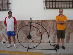 JOSE MARIA Y MIGUEL(TRABAJO BICICLETA ANTIGUA)